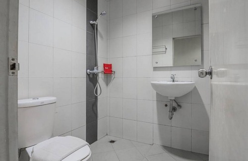 Jambi Hotel | RedDoorz Plus near Simpang Rimbo Jambi
