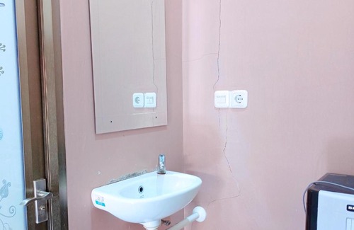 Sumatra Hotel | RedDoorz Syariah Near Danau Tes Bengkulu