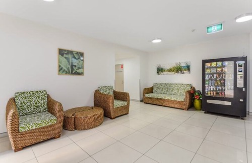 Redcliffe Hotel | Redvue Apartments