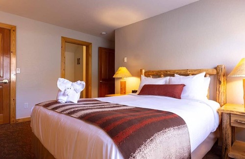 Olympic Valley Condo | RedWolf Lodge, Palisades Lake Tahoe: 2 Bedroom Condo Ski in/Ski Out