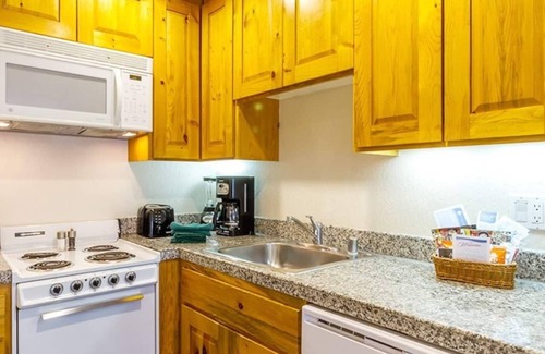 Olympic Valley Condo | RedWolf Lodge, Palisades Lake Tahoe: 2 Bedroom Condo Ski in/Ski Out
