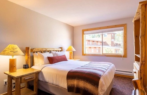 Olympic Valley Condo | RedWolf Lodge, Palisades Lake Tahoe: 2 Bedroom Condo Ski in/Ski Out