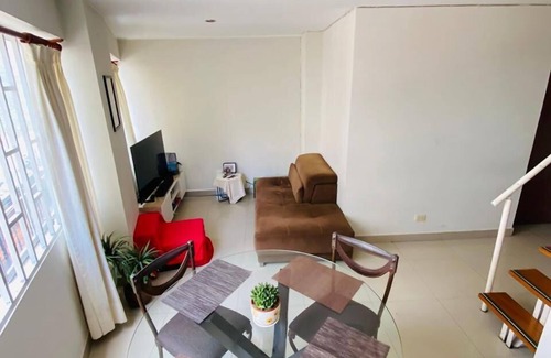 Leuro Apartment | Refined 3BR Duplex with Ocean Charm