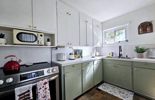 Jonesville House | Refreshing home with WiFi, AC, fireplace in marvelous Heart of Yadkin Valley