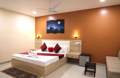 Nagaon Hotel | Regal Guest House by ROH