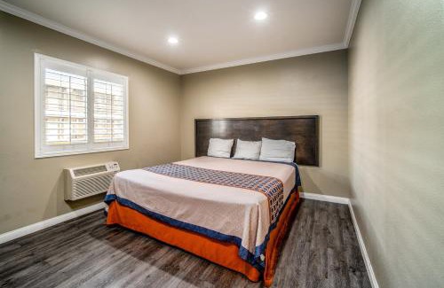 Downey Hotel | Regency Inn & Suites Downey