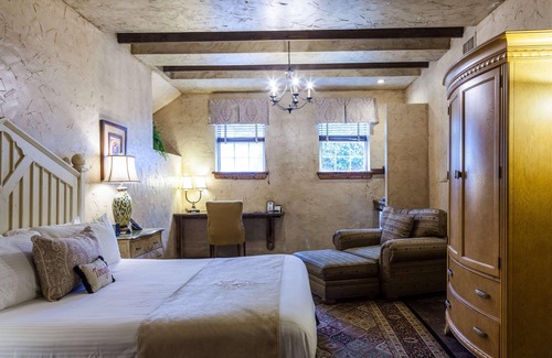 Leacock-Leola-Bareville Hotel | Rejuvenate in Historic Charming Hotel -Separate Sitting Area - Countryside Feel