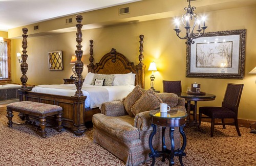 Leacock-Leola-Bareville Hotel | Rejuvenate in Historic Charming Hotel -Separate Sitting Area - Countryside Feel