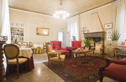 Lucca Historical Center Bed & Breakfast | Relais San Lorenzo