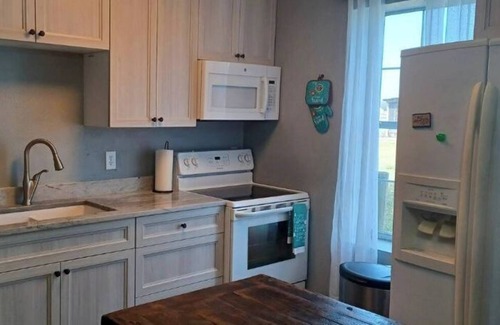 Fellowship Apartment | Relax and enjoy the sunset on a beautiful and peaceful farm (No Pets).