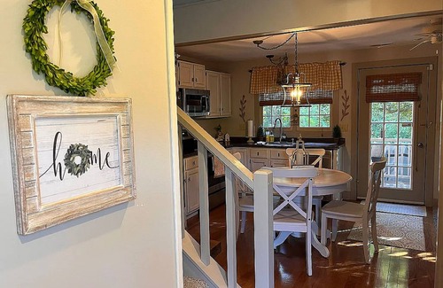 The Galena Territory Cottage | Relax and enjoy this Country Charm!