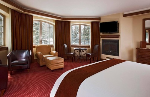 Vail Hotel | Relax and Recharge! Mountain View Near Gondola One w/Hot Tub