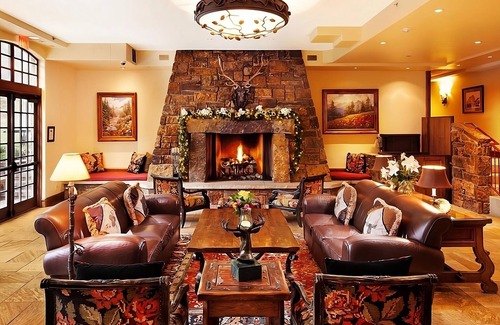 Vail Hotel | Relax and Recharge! Mountain View Near Gondola One w/Hot Tub
