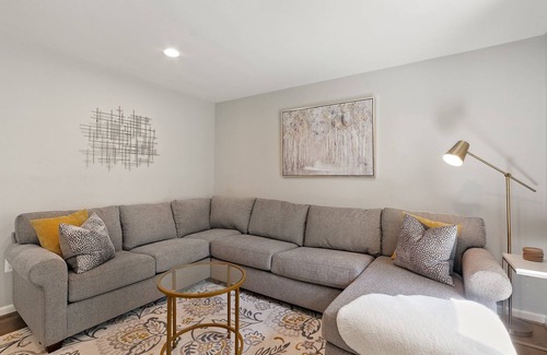 Warrenton House | Relax at the cottage with two private villas for Family Gatherings and Reunions