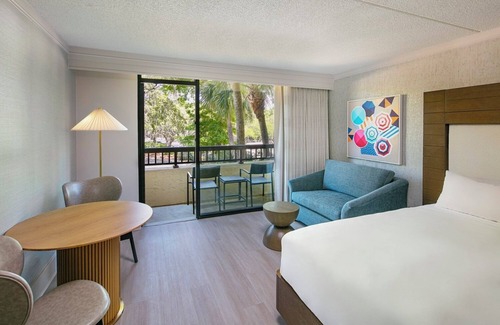 Shipyard Plantation Hotel | Relax in Comfort! 4 Spacious Units, Balcony, Pool, & Beachfront Location!