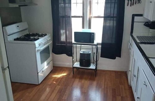 Grosse Pointe Apartment | Relax Near Grosse Pointe & Downtown Detroit.