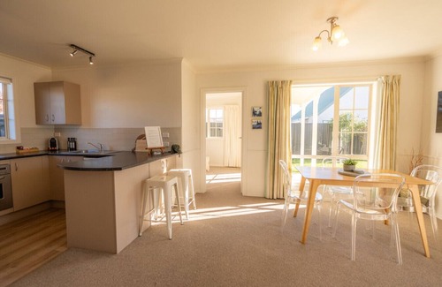 Twizel Cottage | Relax on Rata Cottage 1