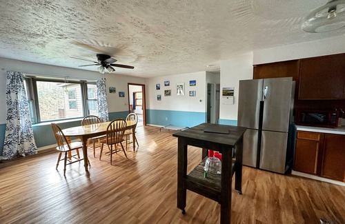 Wolcott House | Relax on the water's edge