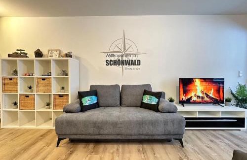 Schoenwald Apartment | RelaxApartments BLACK FOREST EMOTION mit Sonnenbalkon mit Blick auf den Kurpark, schnelles Internet, Nähe Triberger Wasserfälle, für bis zu 2 Personen