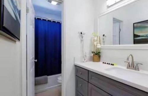 Rancho Oakey House | Relaxing 1 Story Villa Hot Tub BBQ By the Strip