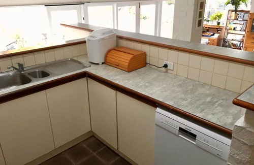 Claremont House | Relaxing 3 Bedroom Apartment in Perth