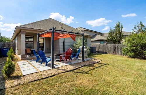 Austin House | Relaxing 3BR Austin stay with BBQ & Backyard