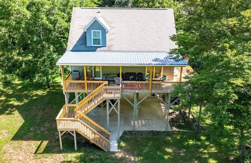 Sylva House | Relaxing beach on river, near Western Carolina University