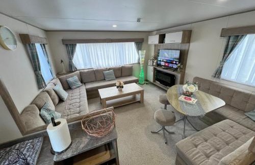Tattershall Resort | Relaxing Breaks with Hot tub at Tattershal lakes 3 Bedroom