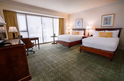 Gaslamp Quarter Hotel | Relaxing Family Getaway in Downtown | 2 Rooms w/Rooftop Pool Access