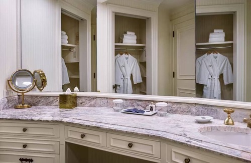 Gaslamp Quarter Hotel | Relaxing Family Getaway in Downtown | 2 Rooms w/Rooftop Pool Access