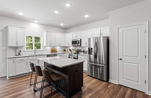 Mineral House | Relaxing Family Getaway - Fire pit, Game Room, Water Toys, Beach, Pool, & Tennis