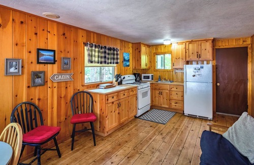 Coffee Creek Resort | Relaxing Fawn Cabin on Coffee Creek in Trinity Alps