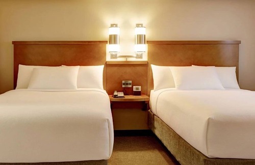 Austin Hotel | Relaxing Getaway! Swimming Pool, FREE Parking, Near LBJ Presidential Library!