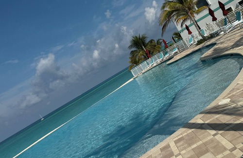 South Bimini Condo | Relaxing Marina Front 1-Bedroom condo with loft in Bimini Cove