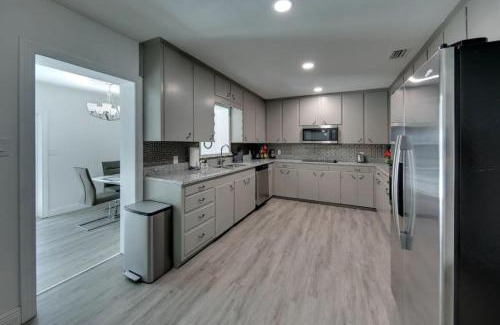 Palmetto House | Relaxing Pool Side - Near Fairgrounds