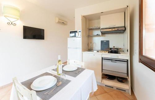 Aglientu Apartment | Relaxing Residence Baia dei Mirti B4 1 Bedroom Apartment Sleeps 4 -Bilo 4