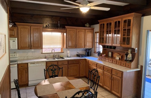 Inglis House | Relaxing Riverfront Retreat