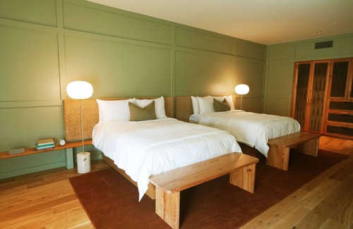Fredericksburg Hotel | Relaxing Room Perfect for Romantic Couple Stay | Main Street at Your Doorstep