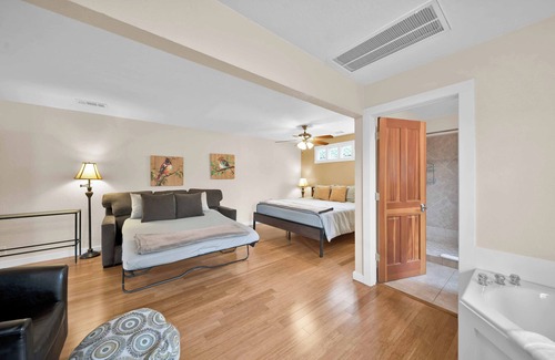 O'Brien Bed & Breakfast | Relaxing Stay with Botanical Garden and Forest views!