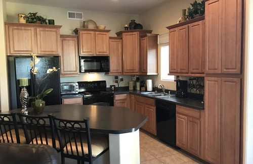 Surprise Condo | REM0DELED W/NEW PAINT & CARPETING! 1ST FLOOR CORNER UNIT W/1651 SQ. FT!