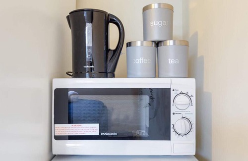 London Borough of Hounslow Apartment | Remarkable 2 Double Bed Ensuite Room Isleworth TW7