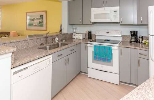 Atlantic Beach Condo | Remodeled, 2nd-Floor, Oceanfront Condo with Ocean View & Shared Pools/Hot Tub