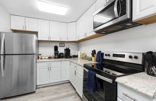 South Westside Apartment | Remodeled 3 bedroom/2 story with AC