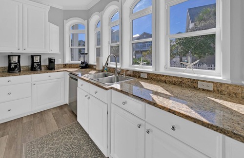 Crystal Shores House | Remodeled😎3 Story 5BR Home ⚓Private Pool!🌴 Grill