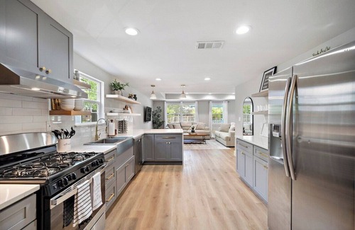 Shady Acres House | Remodeled Houston Heights Gem! | Stroll to Bars!