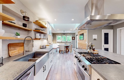 Jacoby Creek House | Remodeled ranch home with hot tub, basketball, 4 fireplaces, firepit, Ping-Pong