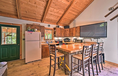 Stowe Area Cabin | Remote Cabin w/Fire Pit: 3 Miles to Stowe Mtn!
