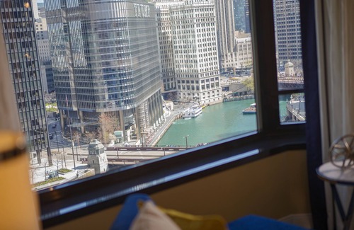 Downtown Chicago Hotel | Renaissance Chicago Downtown Hotel