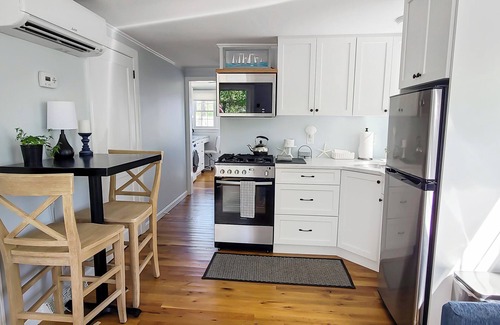 Wellfleet Cottage | Renovated 2BD Cottage-A/C, 3-Min Bike to Cape Cod Rail Trail, 10-Min Bike to Marconi