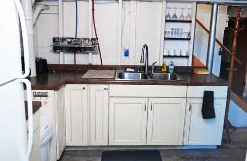 Independence House | Renovated basement apartment at Daddy Roy's Bed & Vintage.
